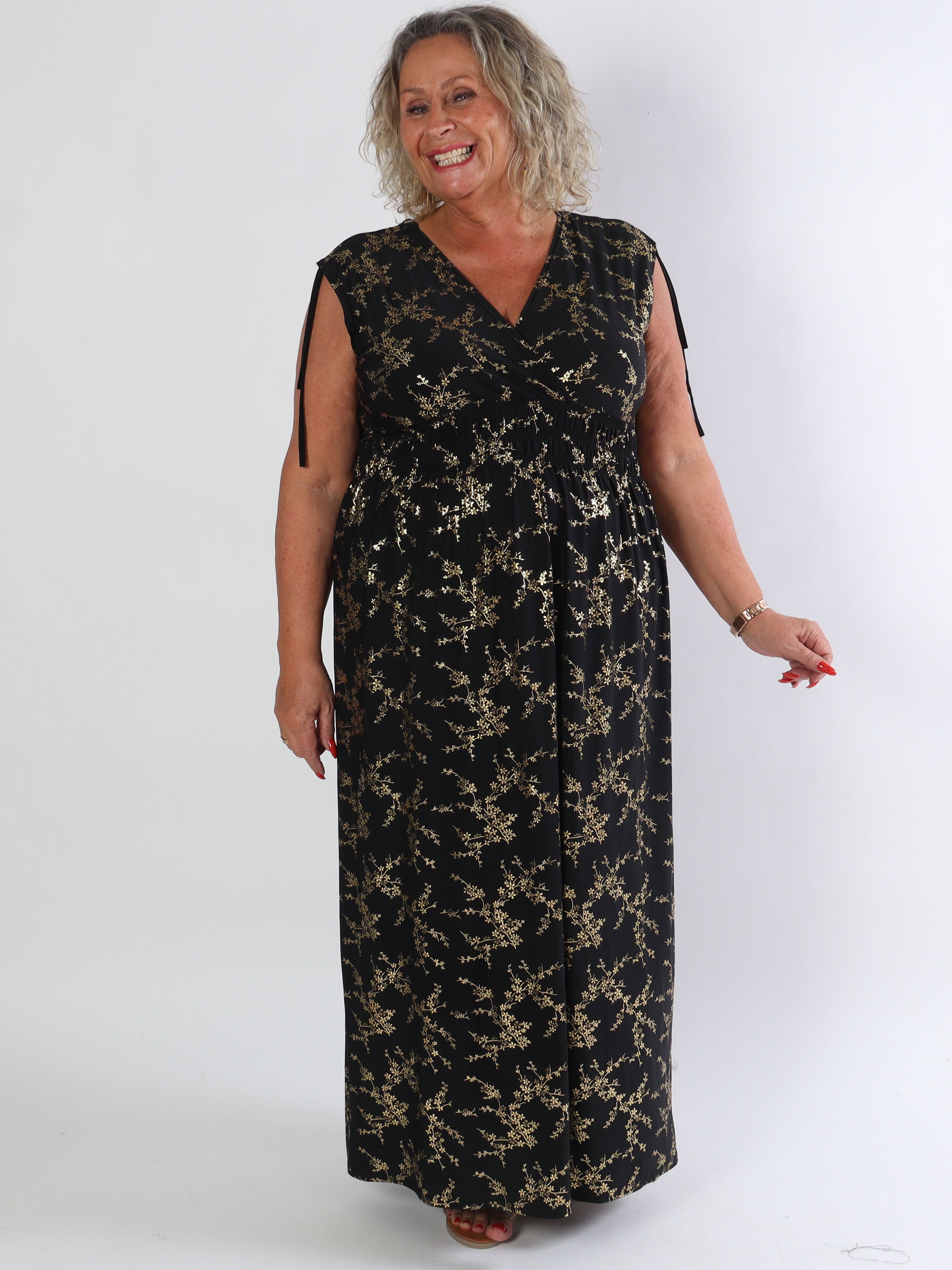 Pams Gold Sleeveless - Lang elastisk plus size kjole med guld print